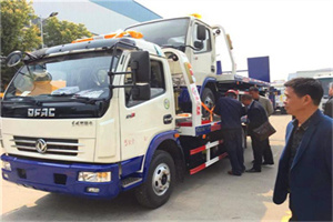如皋汽车道路救援拖车价格
